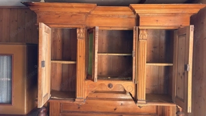 antiker Küchenschrank Bild 2