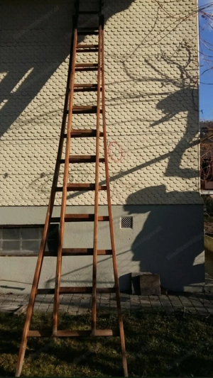 ausziehbare Holzleiter