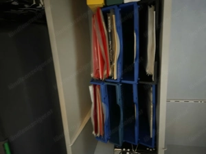 Aktenordner, Regale, Sessel  Bild 3