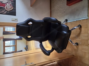 Aktenordner, Regale, Sessel  Bild 2