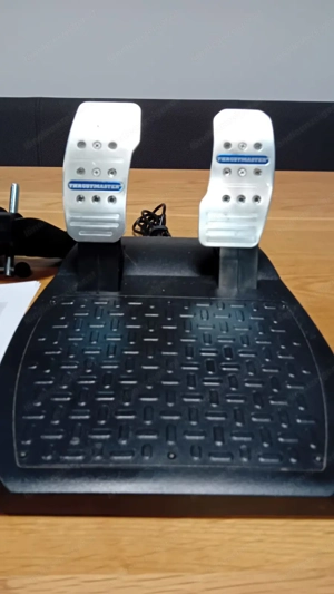 Thrustmaster T300 RS Lenkrad mit Pedalset Bild 3