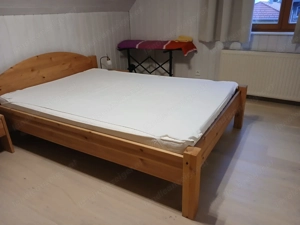 Massivholzbett komplett, neuwertig