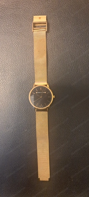 Swiss Made Uhr Bild 2