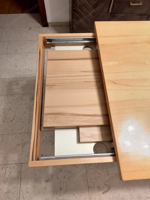 ZU VERSCHENKEN - Verlängerbarer Echtholztisch mit passender Eckbank Bild 7
