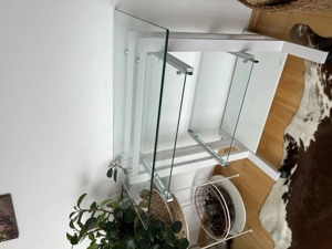 Neuwertiger Glas-Computertisch auf Rollen Bild 2