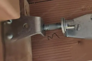 Arbeitstisch, sehr stabil zu verschenken  Bild 3