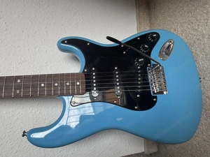Squier Stratocaster in California Blue Bild 5