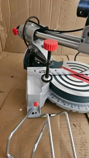 Radiale Kapp- und Gehrungssäge Bosch GCM  Bild 3