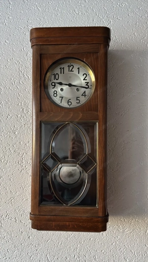 Wanduhr mit Pendel