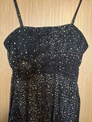 Cocktailkleid mit Glitzer Bild 2