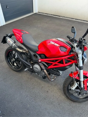 Ducati Monster 796 ABS Bild 2