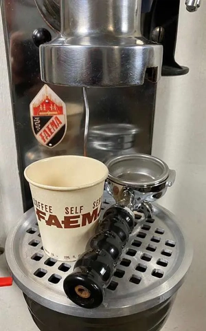 Faema Thermo Velox Wandmaschine Espressomaschine Bild 4