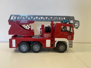 Bruder TGA Feuerwehrauto mit Drehleiter