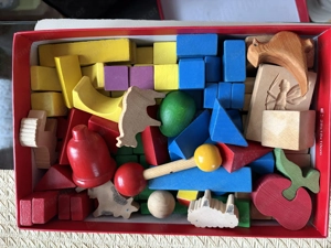 Allerlei Holzklötze mit Tieren 