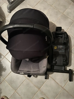 Babyschale mit Isofixstation