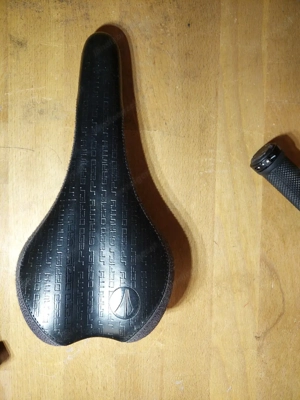 Dh Sattel! Wie neu! Bild 3