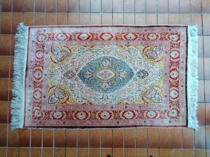 Hereke Seidenteppich, handgeknüpft Bild 7