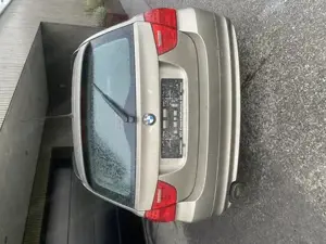 BMW 3er 320d xDrive Kombi Bild 2