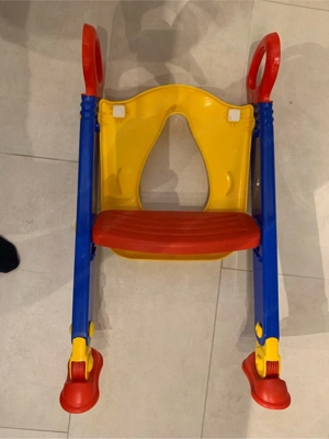 Kinder-Toilettentrainer   WC-Sitz mit Treppe zu verschenken