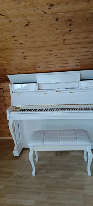 Schönes Klavier Bild 2