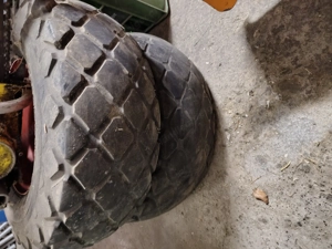 Achse, Anhängerachse, Anhängerreifen Bild 2