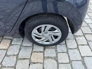 Hyundai i10 Last Edition 1.0 63 PS-Navi-Tempomat-Klima-Sofo... Bild 8