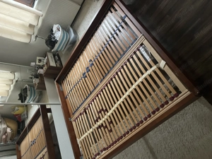 Echtes, massives Holz Bett 180x200 mit Lattenrost, verstellbar