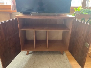 gut erhaltene Kommode Bild 2