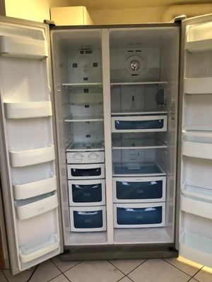 Daewoo FRS 2021IAL, Side by Side