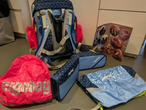 Schultasche Ergobag mit vielen Extras Bild 2