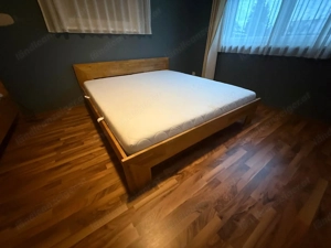 Massivholzbett 180x200cm inkl. Lattenrost, Matratzen und Nachtkästchen