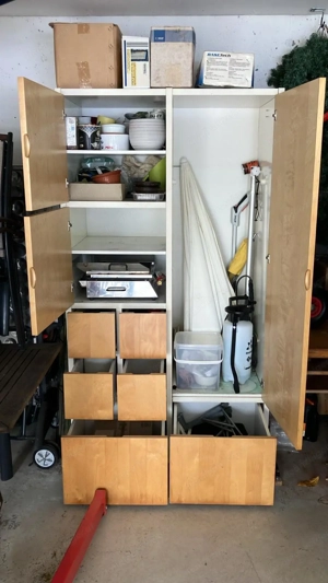 Kleiderkasten zu verschenken