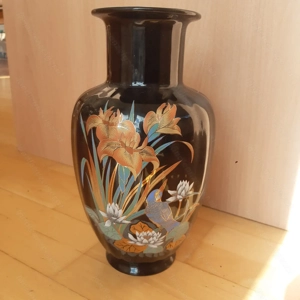 Blumenvase mit Vogelmotiv