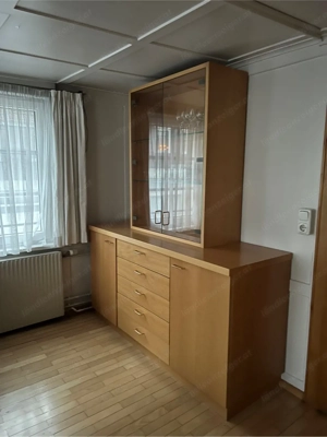 Kommode mit Glasvitrine - Tischlerarbeit Bild 2