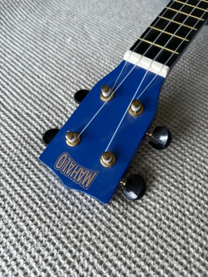 Ukulele Marke Mahalo blau Bild 2