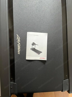 Gebrauchtes, aber trotzdem neuwertiges Profilaufband Life Fitness (Activate Treadmill)
