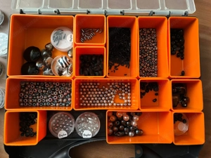 Perlenkoffer Nr. 3 mit verschiedenen Material (z.B Perlen) für DIY-Basteln Bild 2