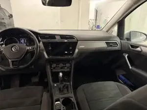 VW Touran Comfortline 2,0 TDI SCR DSG Kombi   Family Van Bild 4