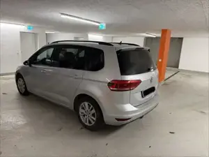 VW Touran Comfortline 2,0 TDI SCR DSG Kombi   Family Van Bild 2