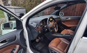 Mercedes Benz B200   AHK Panorama Automatik  Leder 8-fach bereift  Bild 4