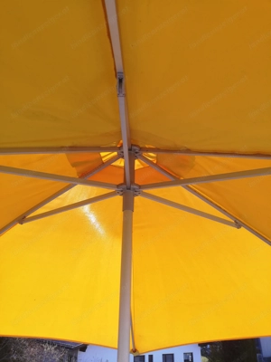 Großer Sonnenschirm mit Ständer  Bild 4