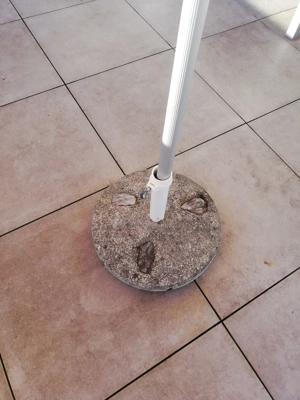 Großer Sonnenschirm mit Ständer  Bild 3