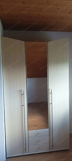 Kleiderschrank  Bild 2
