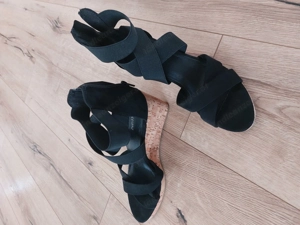 Riemenschuh mit Keilabsatz