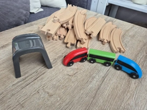 Holzeisenbahn-Set mit buntem Zug & Zubehör
