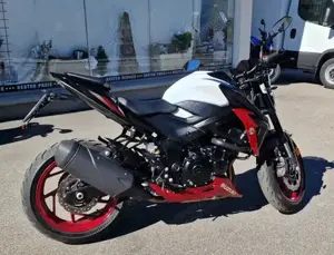 Suzuki GSX S 750 Bild 2