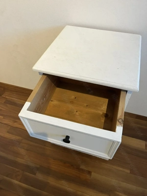 Handgefertigte kleine Kommode aus Kiefernholz Bild 3