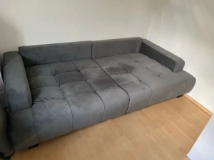 Moderne dunkelgraue Couch