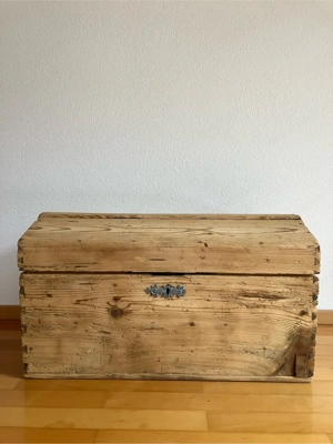 alte Holztruhe Bild 3