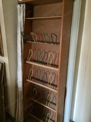 70 Jahre Schuhregal  Bild 2